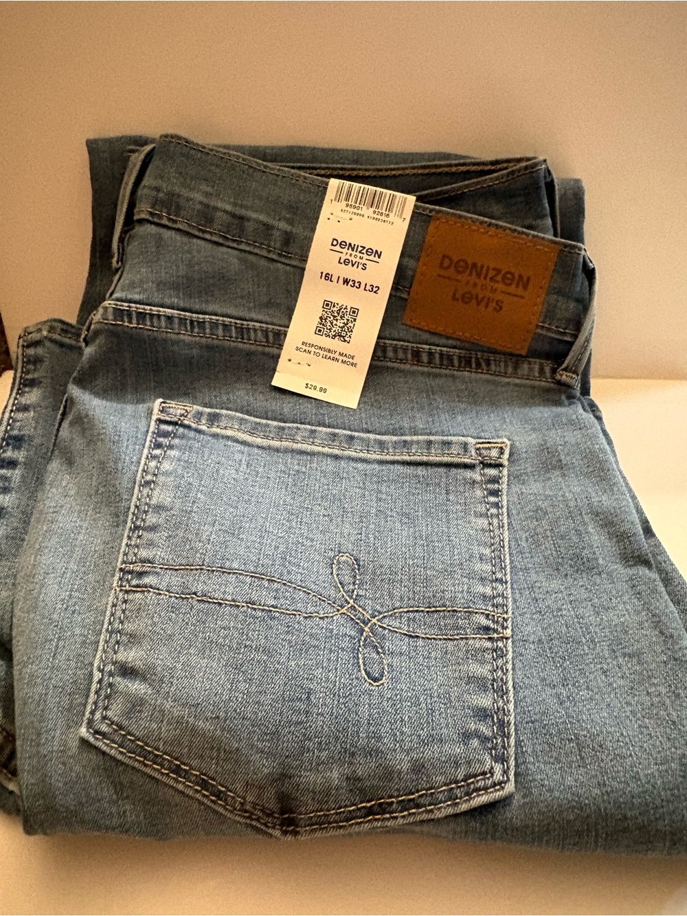 Levi's Women's Light Blue Skinny Jeans - Classic Denim